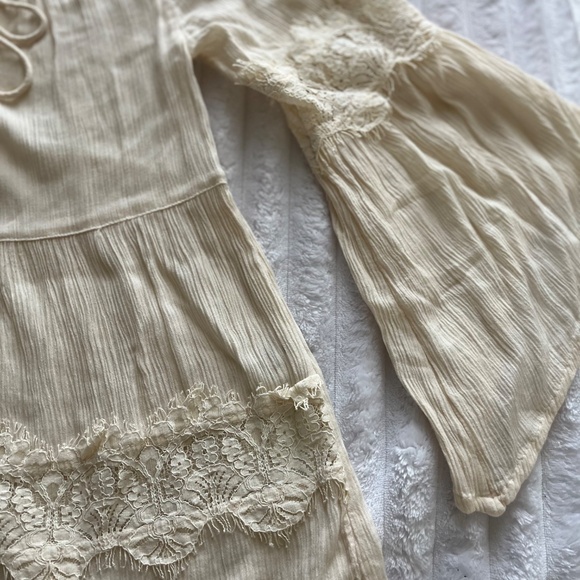 HOLLISTER off white/cream lace detail Boho bell sleeve top size S - Picture 5 of 12